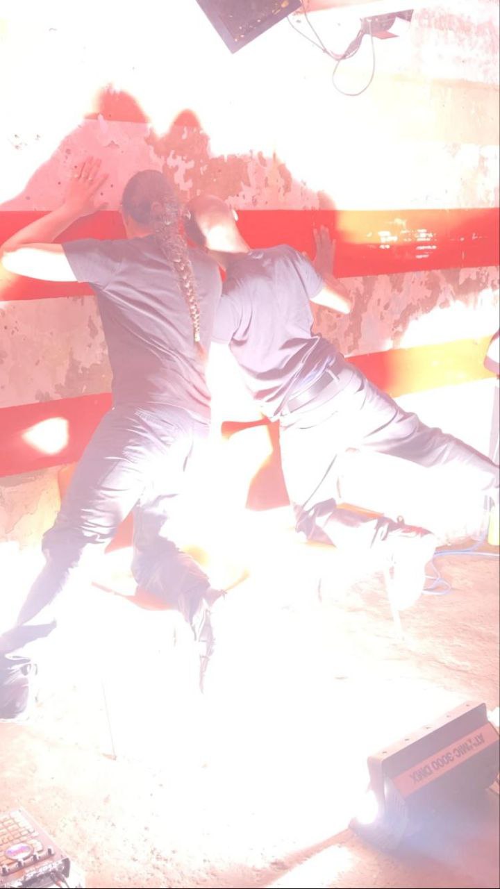 Jogmode performance @ Fake Barn Country